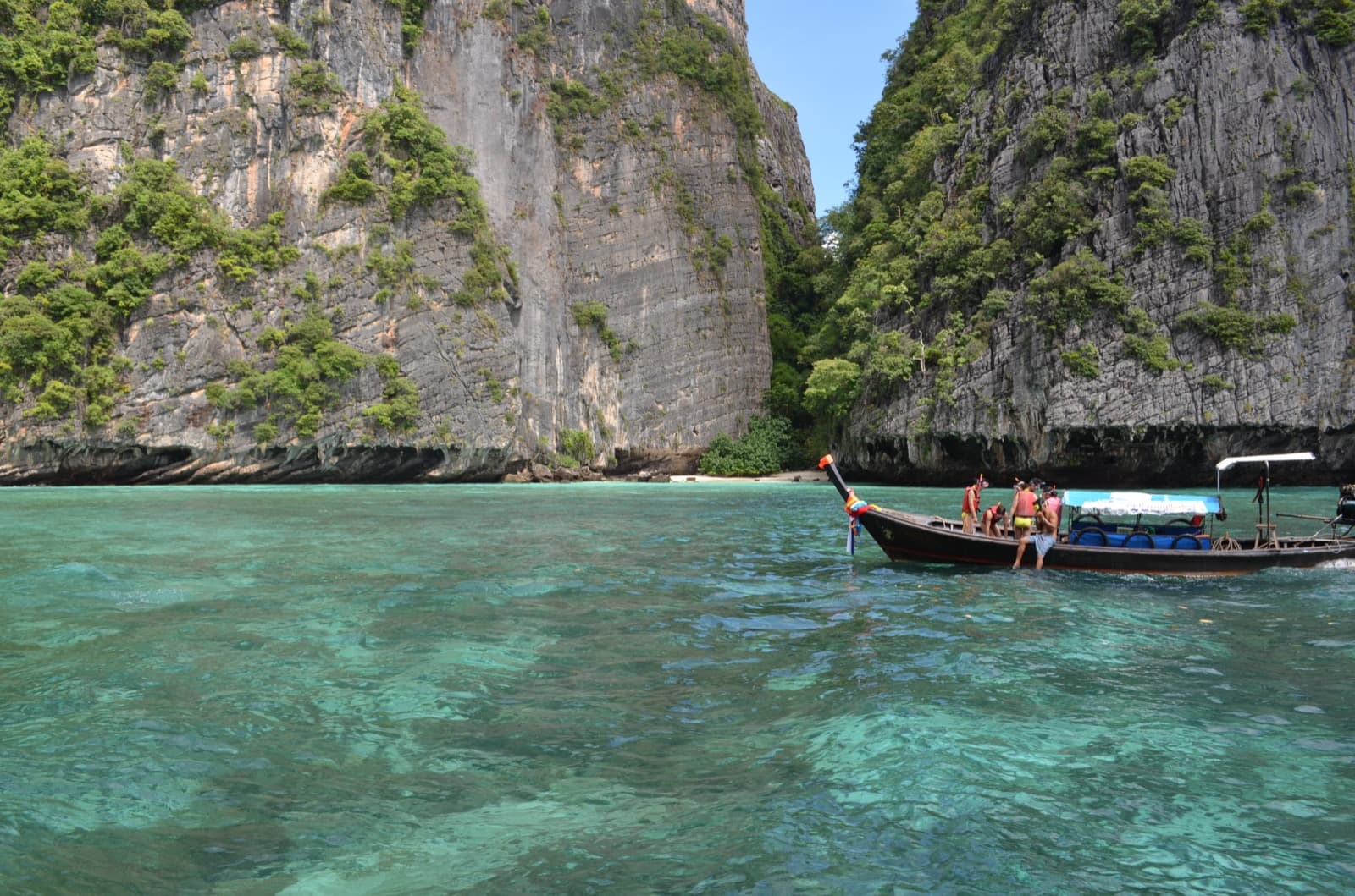 เกาะพีพี vs เกาะล้าน vs เกาะเสม็ด ต่างกันยังไง เที่ยวไหนดีกว่ากัน
